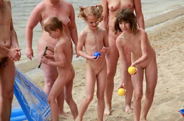 Purenudism photo - a big collection of a nudism new a premium (5.37 GB, 5616×3744) [WorldNudism]